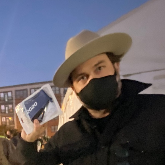 Meet your Posher, Gregory - Picture 1 of 2